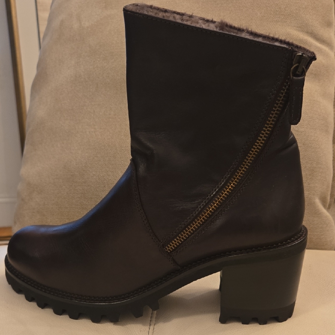 Elegant Brown Ankle Boots